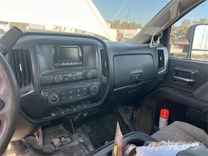 Chevrolet Silverado 3500HD 4x2 Crew Cab Cab and Chassis Cabine en interieur