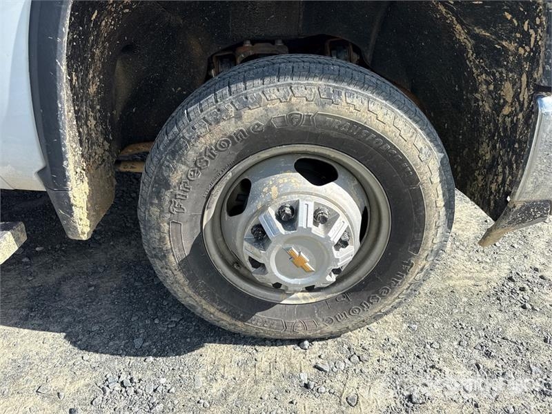 Chevrolet Silverado 3500HD Vieglais kravas automobilis/izkraušana no sāniem