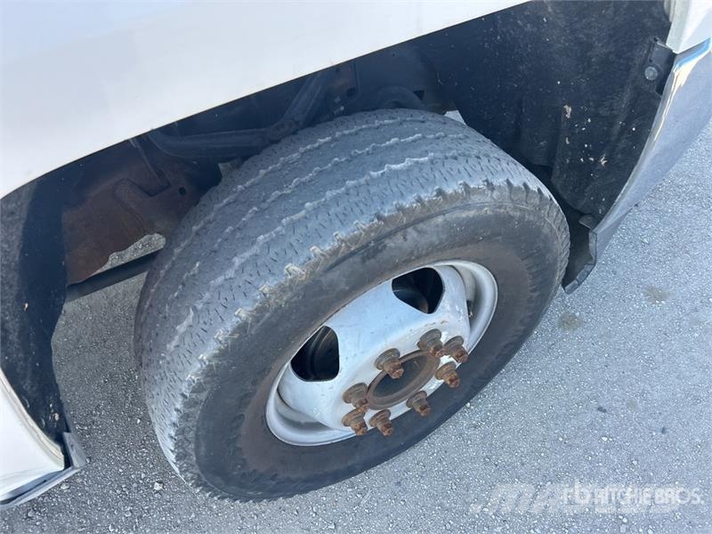 Chevrolet Silverado 3500HD 4x2 Crew Cab Cab and Chassis Cabine en interieur