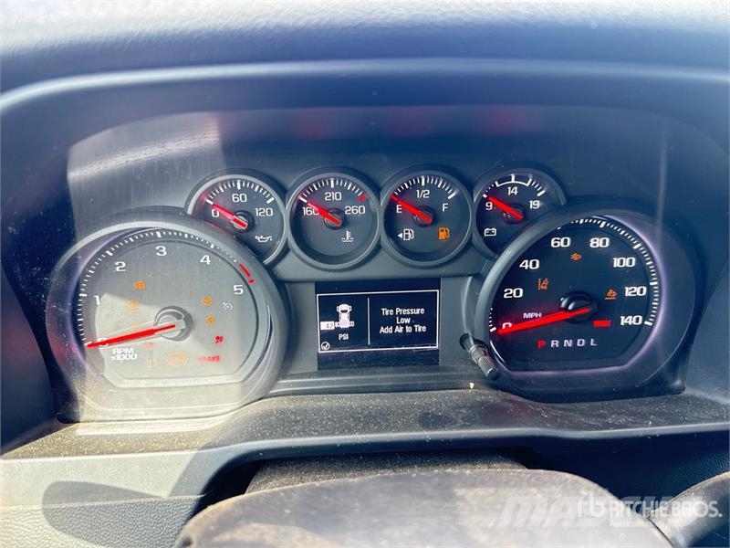 Chevrolet Silverado 3500HD Vieglais kravas automobilis/izkraušana no sāniem