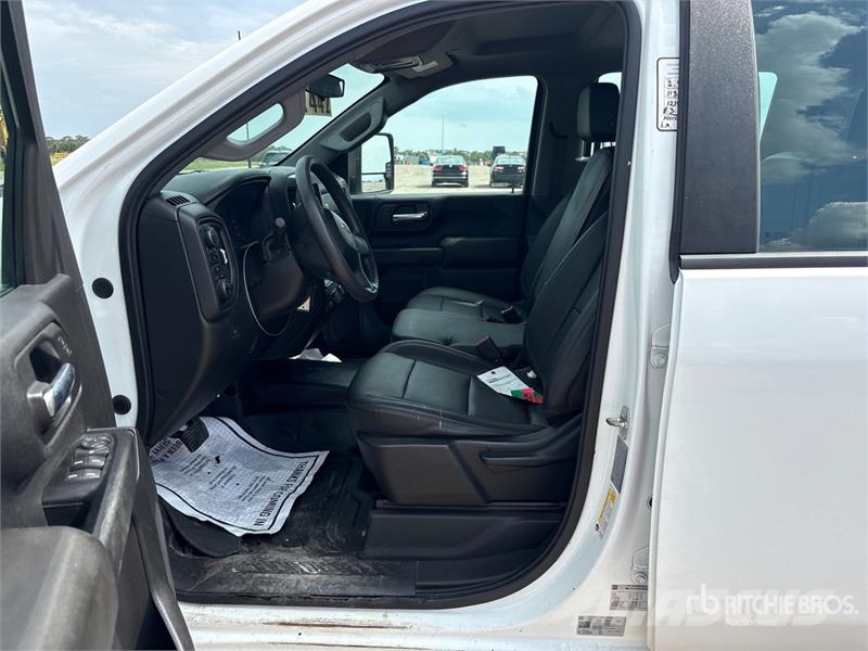 Chevrolet Silverado 3500HD 4x4 Crew Cab Pickup Andere Transporter