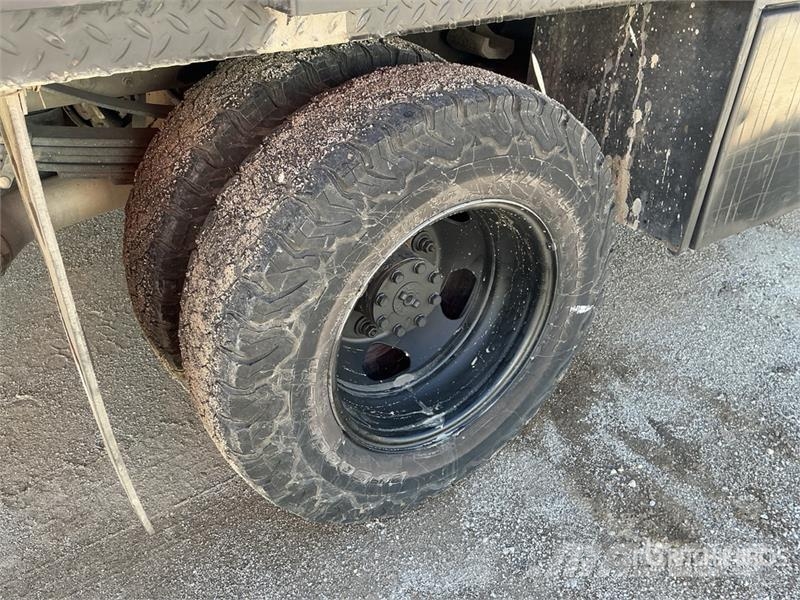 Chevrolet Silverado 3500HD Platformas/izkraušana no sāniem