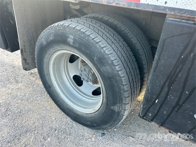 Chevrolet Silverado 3500HD Lastbil med lad/Flatbed