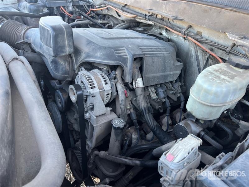Chevrolet Silverado 3500HD Vieglais kravas automobilis/izkraušana no sāniem