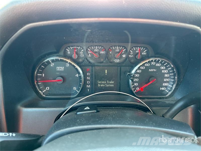 Chevrolet Silverado 3500HD Platós / Ponyvás teherautók