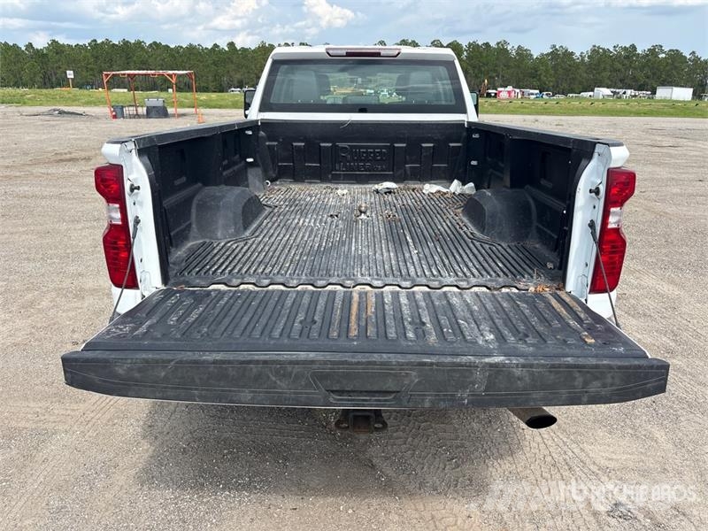 Chevrolet Silverado 3500HD 4x4 Crew Cab Pickup Andere Transporter