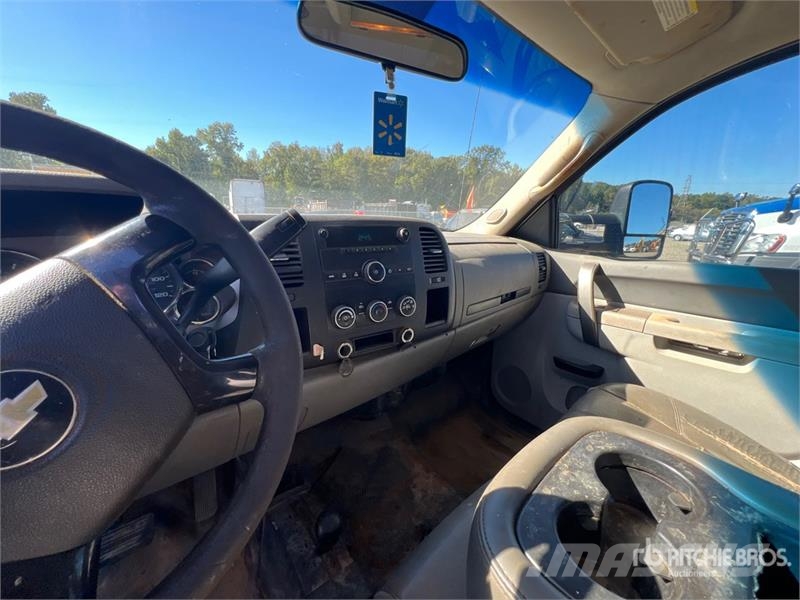 Chevrolet Silverado 3500HD Vieglais kravas automobilis/izkraušana no sāniem