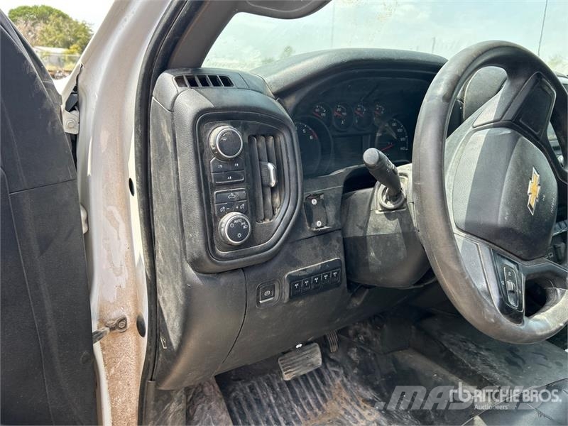 Chevrolet Silverado 3500HD 4x4 Crew Cab Service Truck Vehículos municipales multiusos