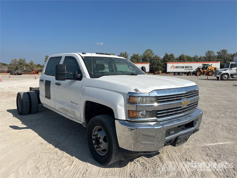 Chevrolet Silverado 3500HD 4x2 Crew Cab Cab and Chassis Cabine en interieur