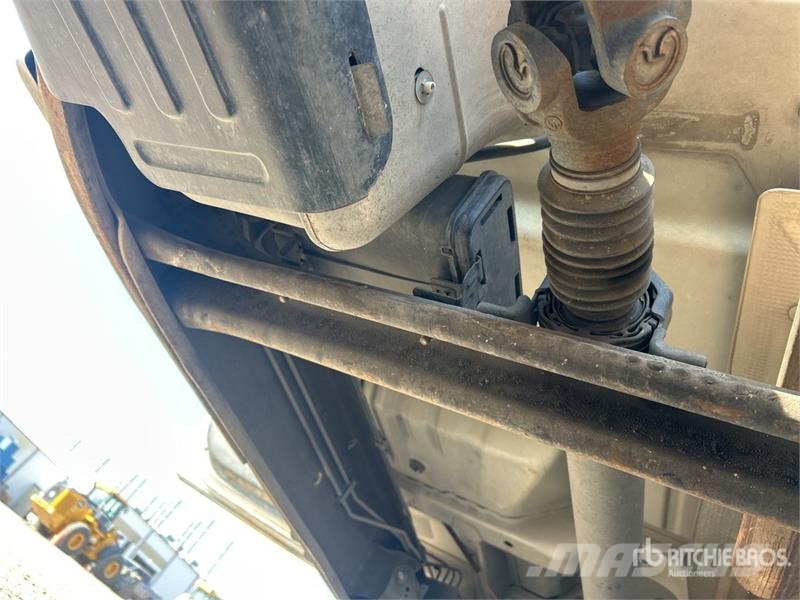Chevrolet Silverado 3500HD 4x2 Crew Cab Cab and Chassis Cabine en interieur