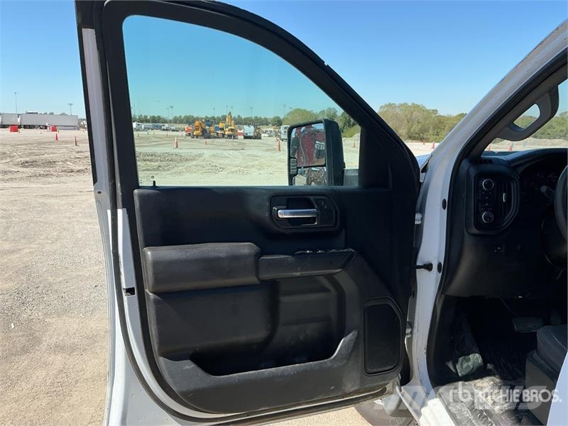 Chevrolet Silverado 3500HD Platformas/izkraušana no sāniem