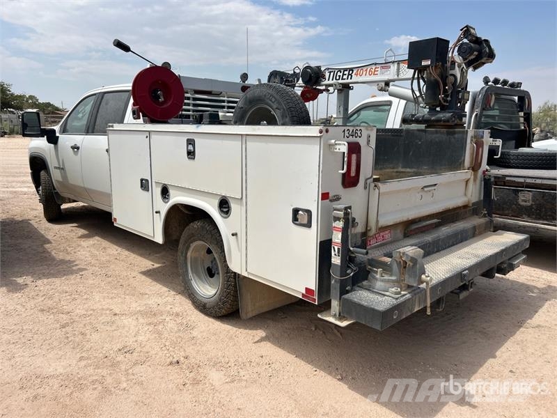 Chevrolet Silverado 3500HD 4x4 Crew Cab Service Truck Vehículos municipales multiusos