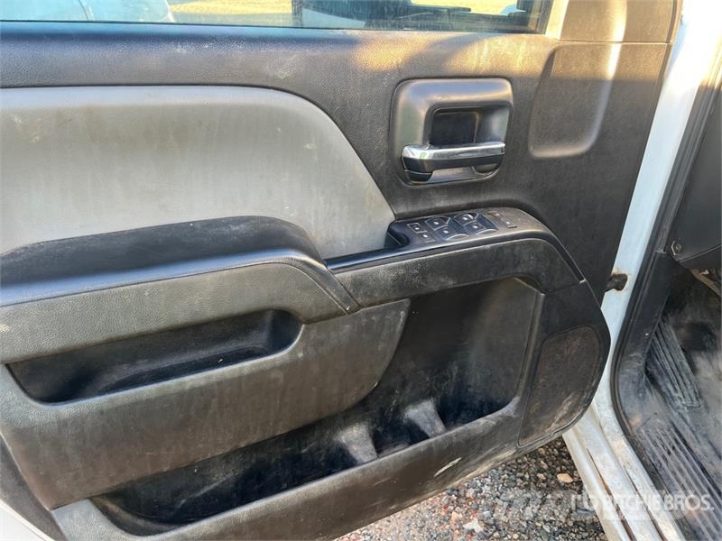 Chevrolet Silverado 3500HD Vieglais kravas automobilis/izkraušana no sāniem