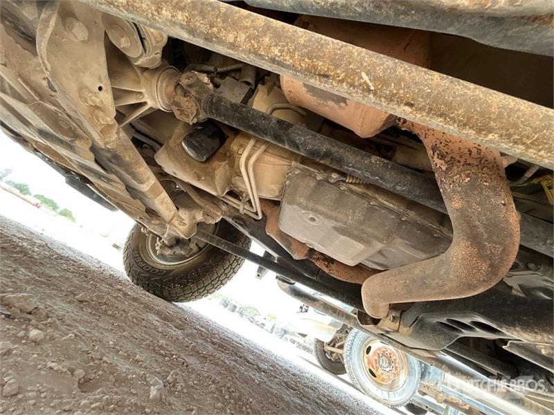 Chevrolet Silverado 3500HD 4x4 Crew Cab Service Truck Vehículos municipales multiusos