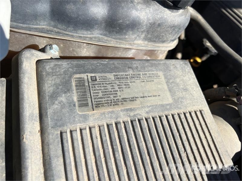 Chevrolet Silverado 3500HD Vieglais kravas automobilis/izkraušana no sāniem