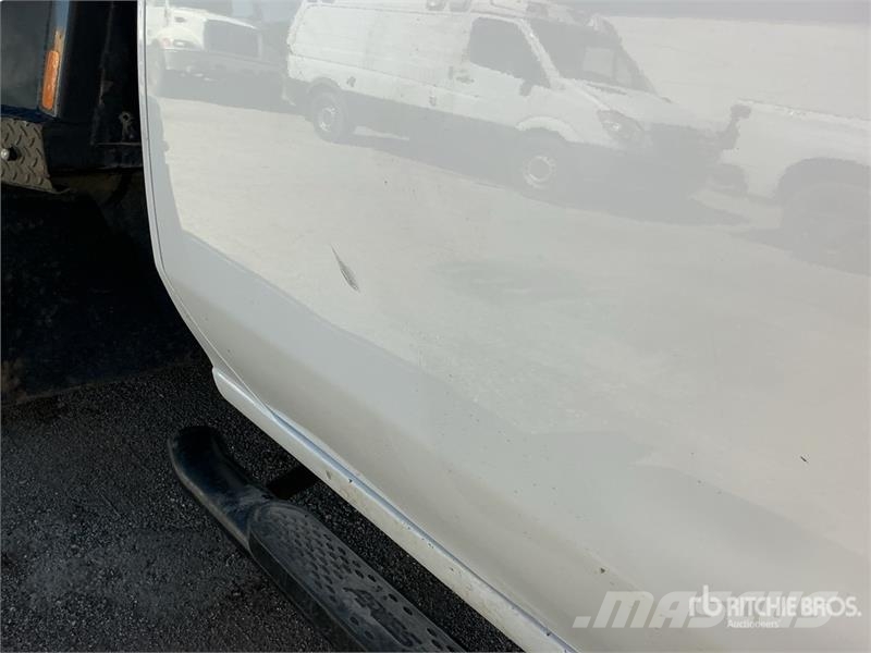 Chevrolet Silverado 3500HD Platformas/izkraušana no sāniem