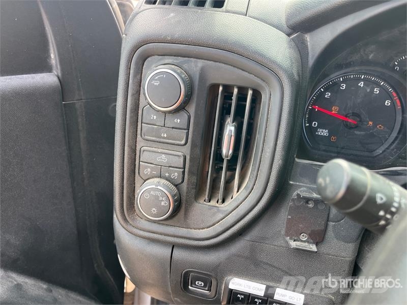 Chevrolet Silverado 3500HD 4x4 Extended Cab Service Truck Komunalna vozila za opštu namenu
