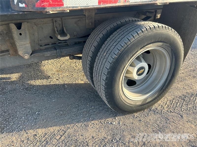 Chevrolet Silverado 3500HD Lastbil med lad/Flatbed
