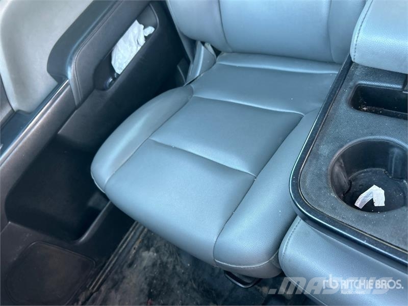 Chevrolet Silverado 3500HD Lastbil med lad/Flatbed