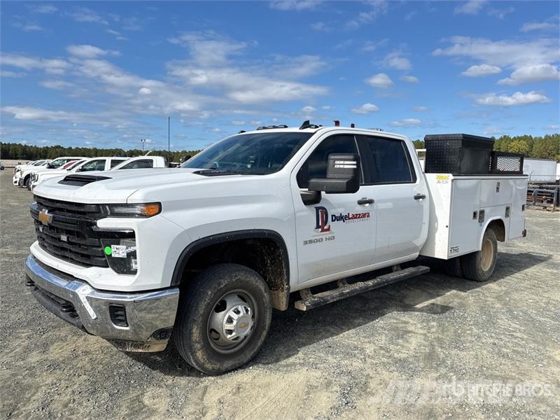 Chevrolet Silverado 3500HD Vieglais kravas automobilis/izkraušana no sāniem