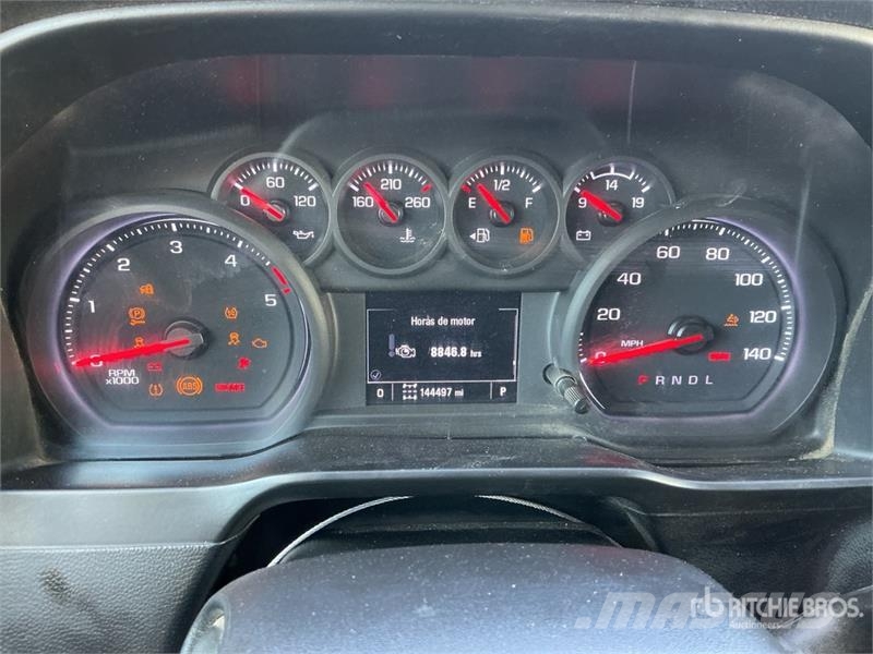 Chevrolet Silverado 3500HD Platformas/izkraušana no sāniem