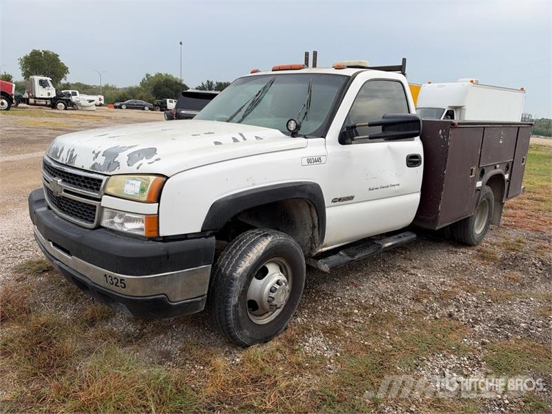 Chevrolet Silverado 3500 Custom 4x2 Utility Truck (Inoperabl Lava-autot