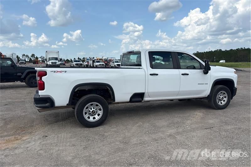 Chevrolet Silverado 3500HD 4x4 Crew Cab Pickup Andere Transporter