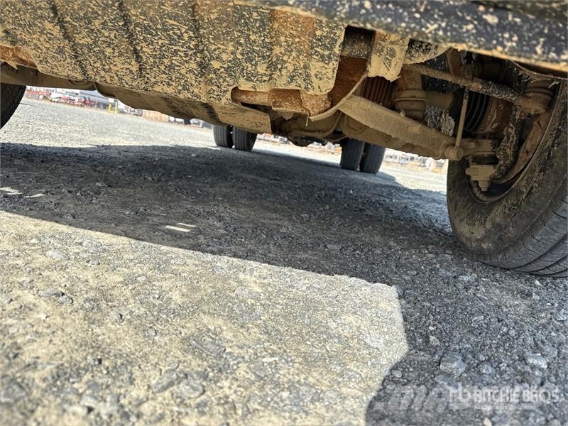 Chevrolet Silverado 3500HD Vieglais kravas automobilis/izkraušana no sāniem