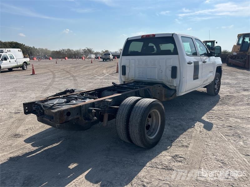 Chevrolet Silverado 3500HD 4x2 Crew Cab Cab and Chassis Cabine en interieur