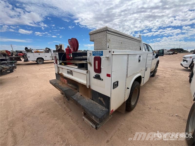 Chevrolet Silverado 3500HD 4x4 Extended Cab Service Truck مركبات الأغراض العامة