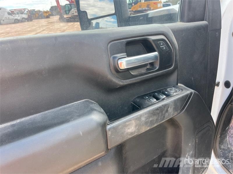 Chevrolet Silverado 3500HD 4x4 Extended Cab Service Truck مركبات الأغراض العامة