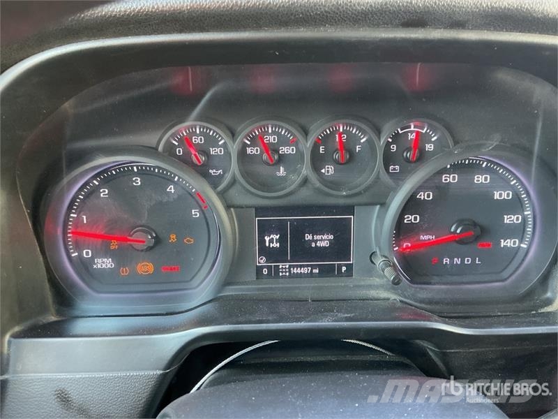 Chevrolet Silverado 3500HD Platformas/izkraušana no sāniem