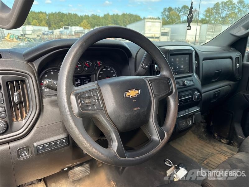 Chevrolet Silverado 3500HD Vieglais kravas automobilis/izkraušana no sāniem