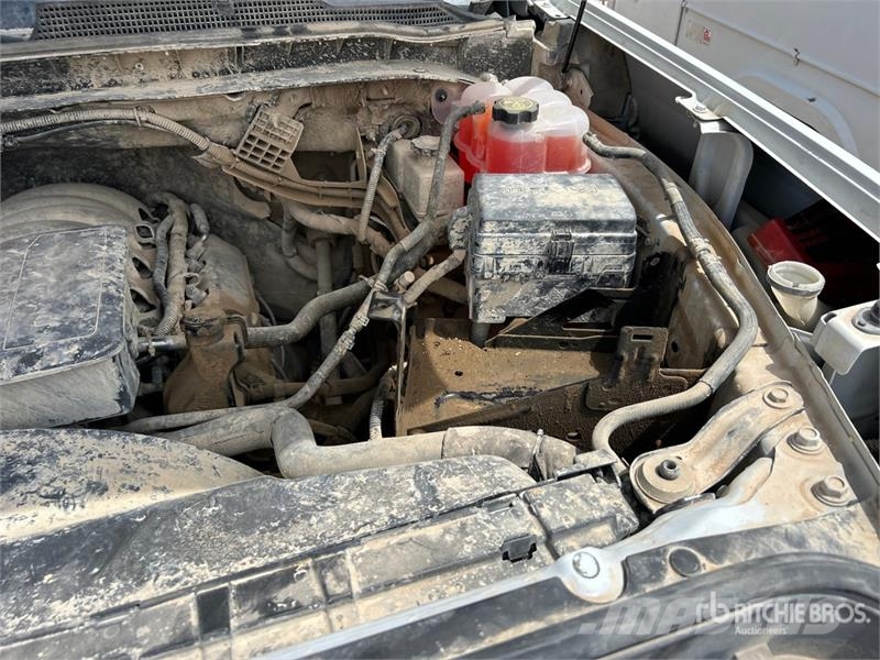 Chevrolet Silverado 3500HD 4x4 Crew Cab Service Truck Vehículos municipales multiusos