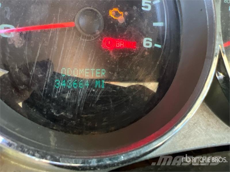 Chevrolet Silverado 3500HD Vieglais kravas automobilis/izkraušana no sāniem