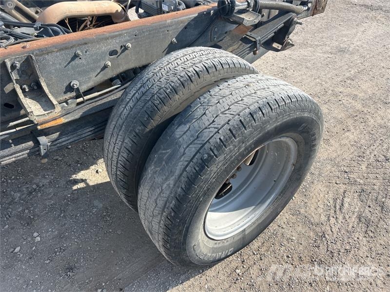 Chevrolet Silverado 3500HD 4x2 Crew Cab Cab and Chassis Cabine en interieur