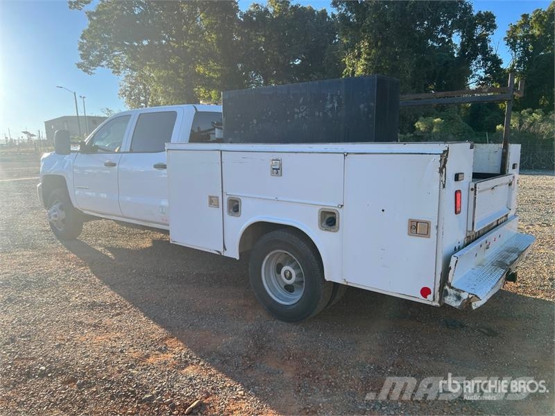 Chevrolet Silverado 3500HD Vieglais kravas automobilis/izkraušana no sāniem