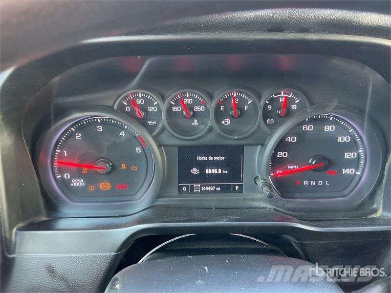 Chevrolet Silverado 3500HD Platformas/izkraušana no sāniem