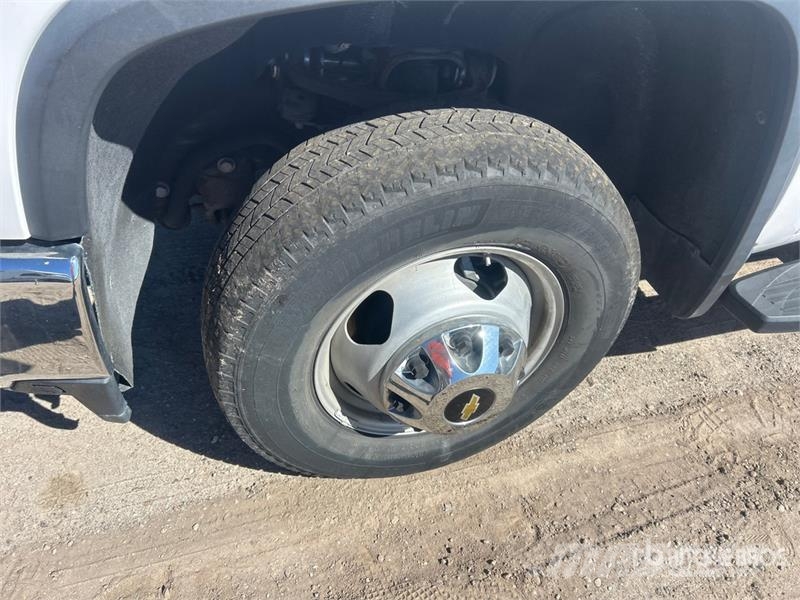 Chevrolet Silverado 3500HD Lastbil med lad/Flatbed