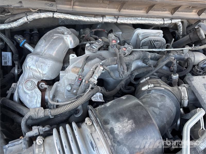 Chevrolet Silverado 3500HD 4x4 Crew Cab Service Truck Komunalna vozila
