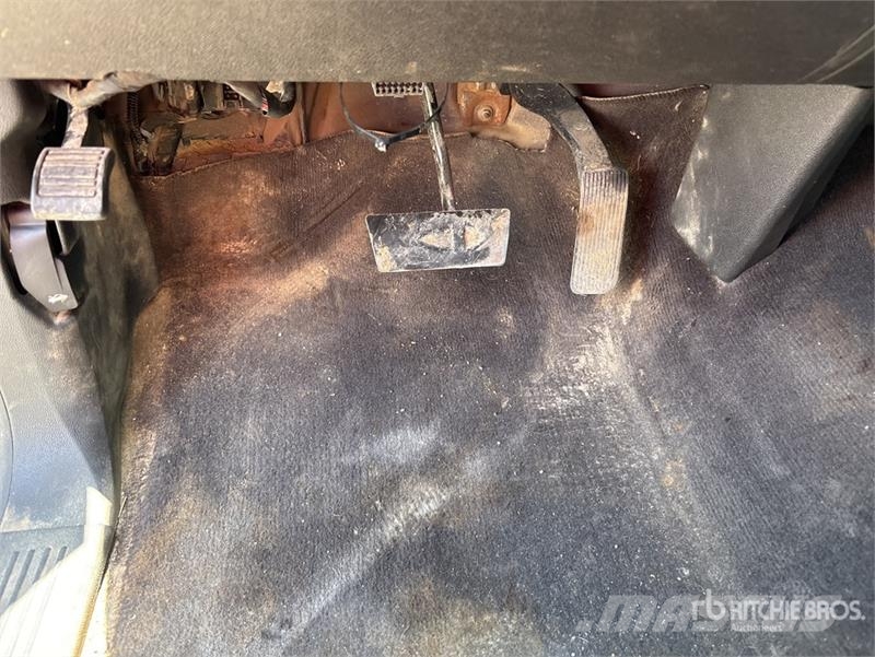 Chevrolet Silverado 3500HD 4x4 Extended Cab Pickup Outro