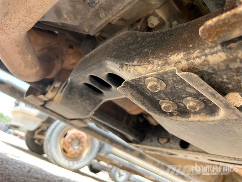 Chevrolet Silverado 3500HD 4x4 Crew Cab Service Truck Vehículos municipales multiusos
