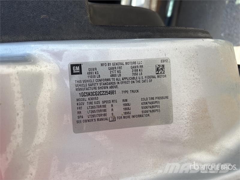 Chevrolet Silverado 3500HD 4x4 Extended Cab Pickup Outro