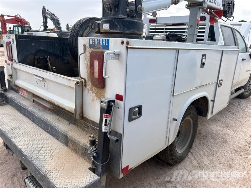 Chevrolet Silverado 3500HD 4x4 Crew Cab Service Truck Vehículos municipales multiusos
