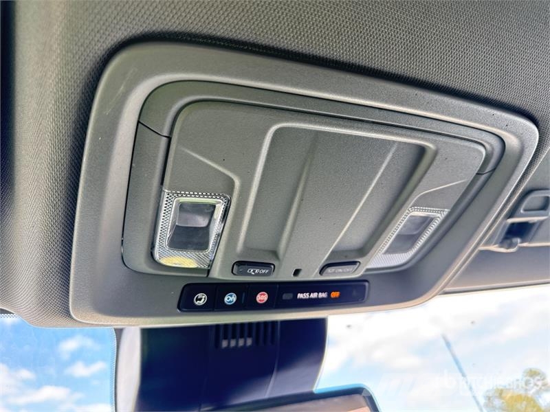 Chevrolet Silverado 3500HD Vieglais kravas automobilis/izkraušana no sāniem