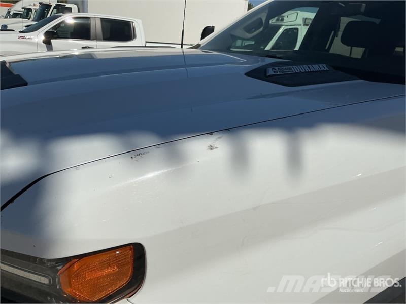 Chevrolet Silverado 3500HD Platformas/izkraušana no sāniem