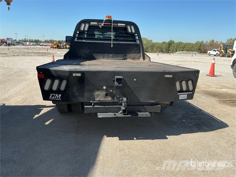 Chevrolet Silverado 3500HD Platformas/izkraušana no sāniem