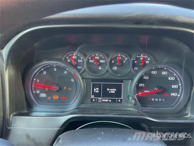 Chevrolet Silverado 3500HD Platformas/izkraušana no sāniem