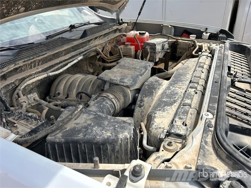 Chevrolet Silverado 3500HD 4x4 Crew Cab Service Truck Vehículos municipales multiusos