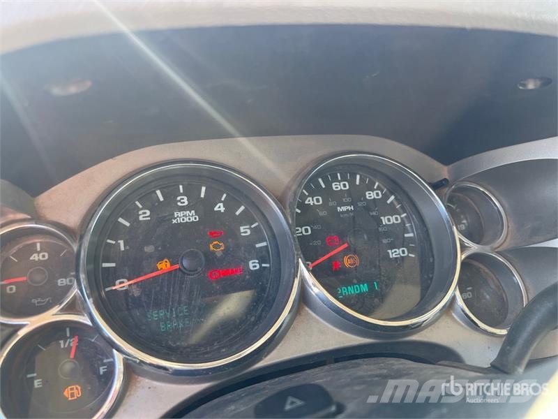 Chevrolet Silverado 3500HD Vieglais kravas automobilis/izkraušana no sāniem